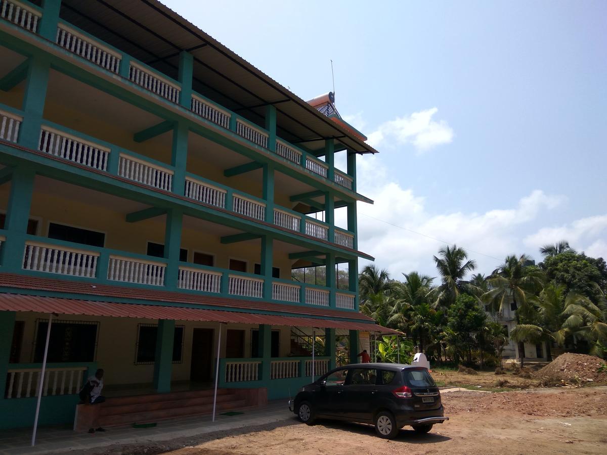 Atithi Farm House Hotel Borlai Exterior photo