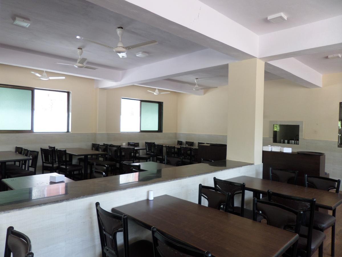 Atithi Farm House Hotel Borlai Exterior photo
