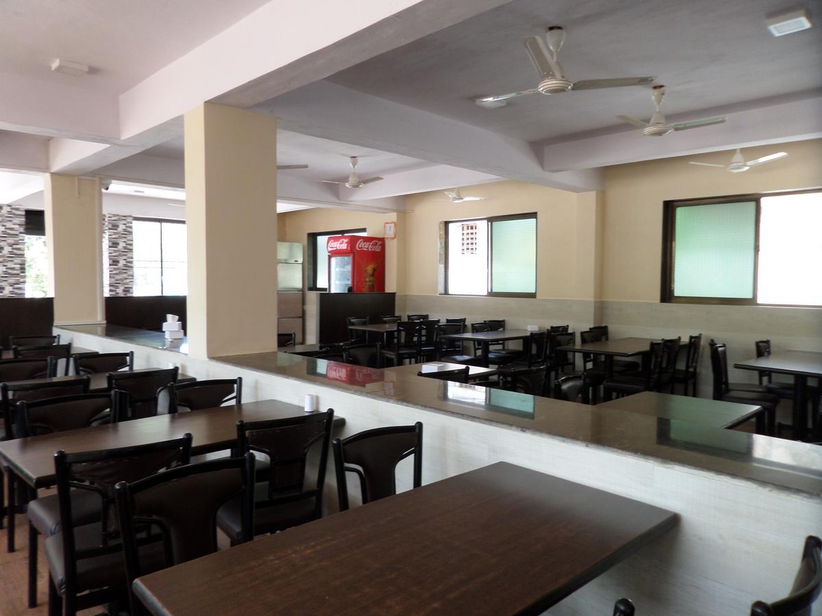 Atithi Farm House Hotel Borlai Exterior photo