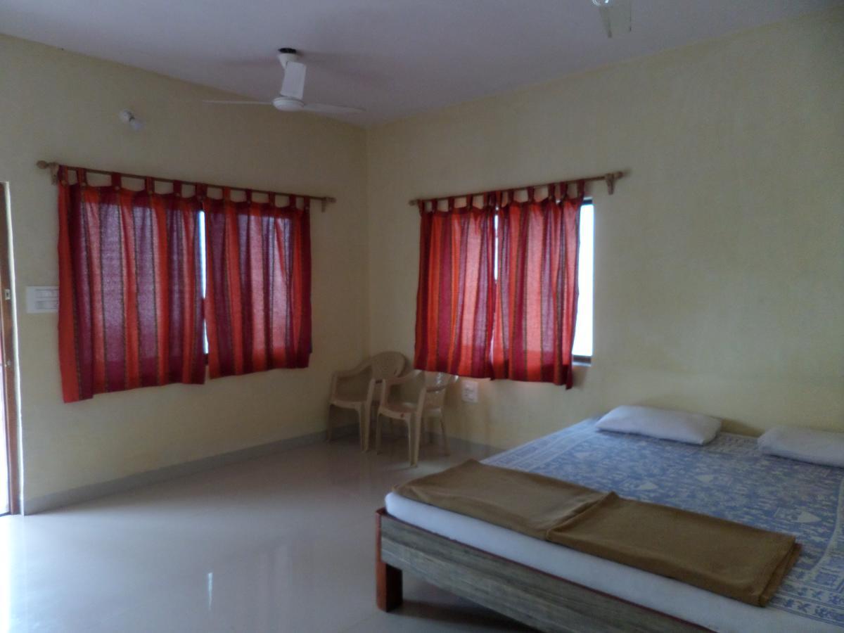 Atithi Farm House Hotel Borlai Exterior photo