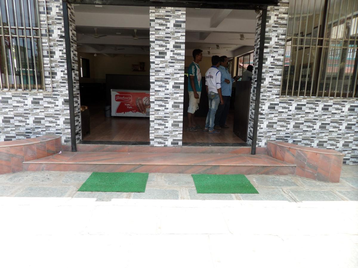 Atithi Farm House Hotel Borlai Exterior photo